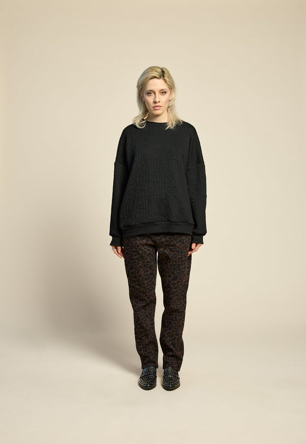 cokluch-haut-chandail-hotel-noir-pantalon-breeze-cappucino-ah2526