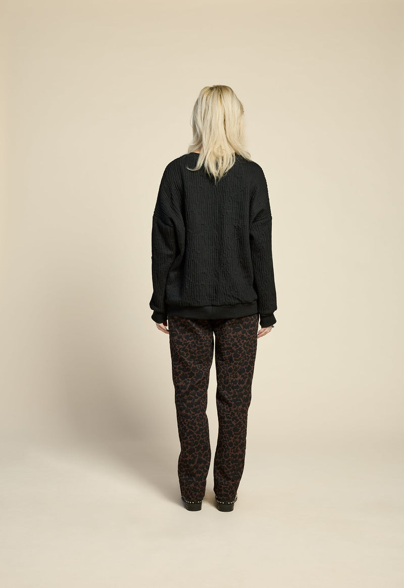 cokluch-haut-chandail-hotel-noir-pantalon-breeze-cappucino-ah2526