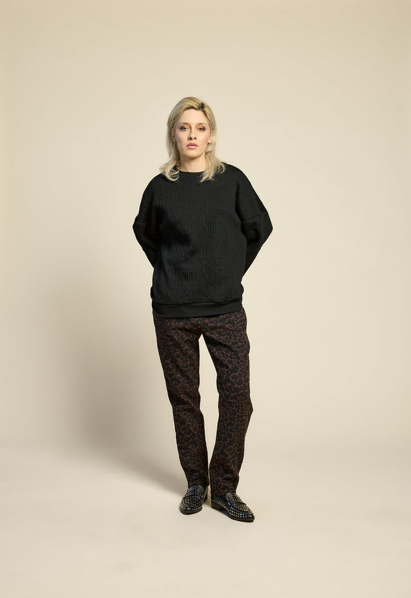 cokluch-haut-chandail-hotel-noir-pantalon-breeze-cappucino-ah2526