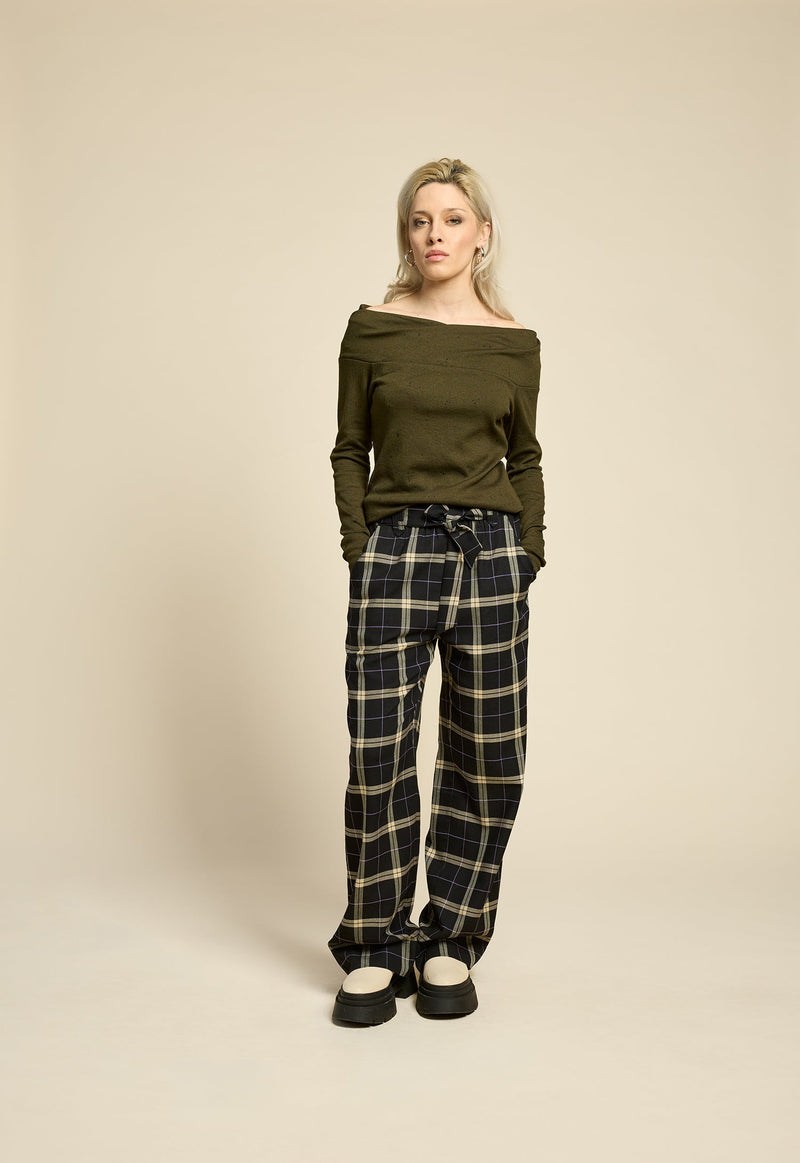 cokluch-haut-chandail-ruby-noir-pantalon-westcoast-plaid-noir-ah2526