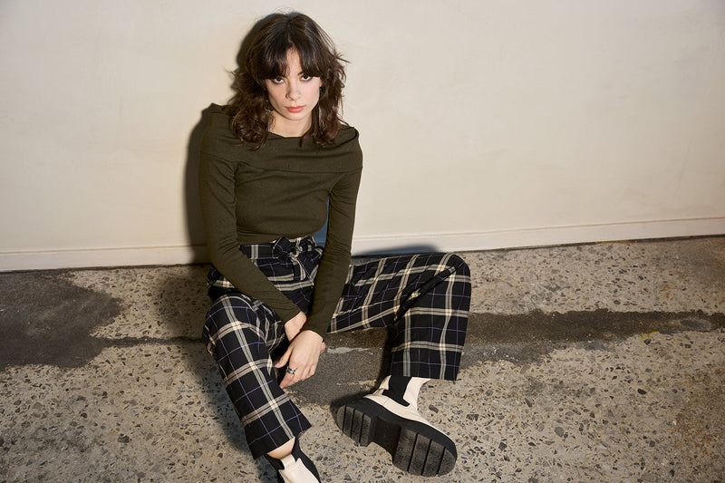 cokluch-haut-chandail-ruby-noir-pantalon-westcoast-plaid-noir-ah2526