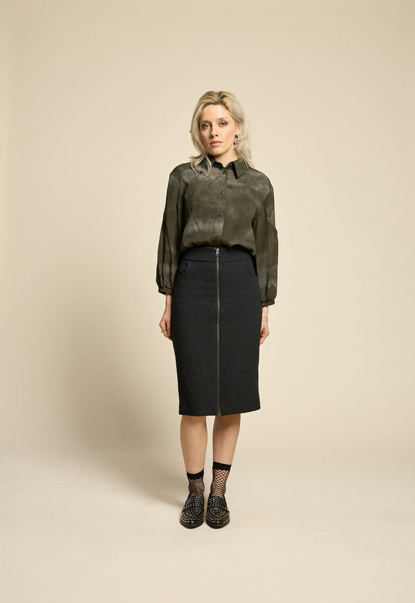 cokluch-haut-chemise-petitchat-mist-olive-jupe-reflexions-noir-ah2526