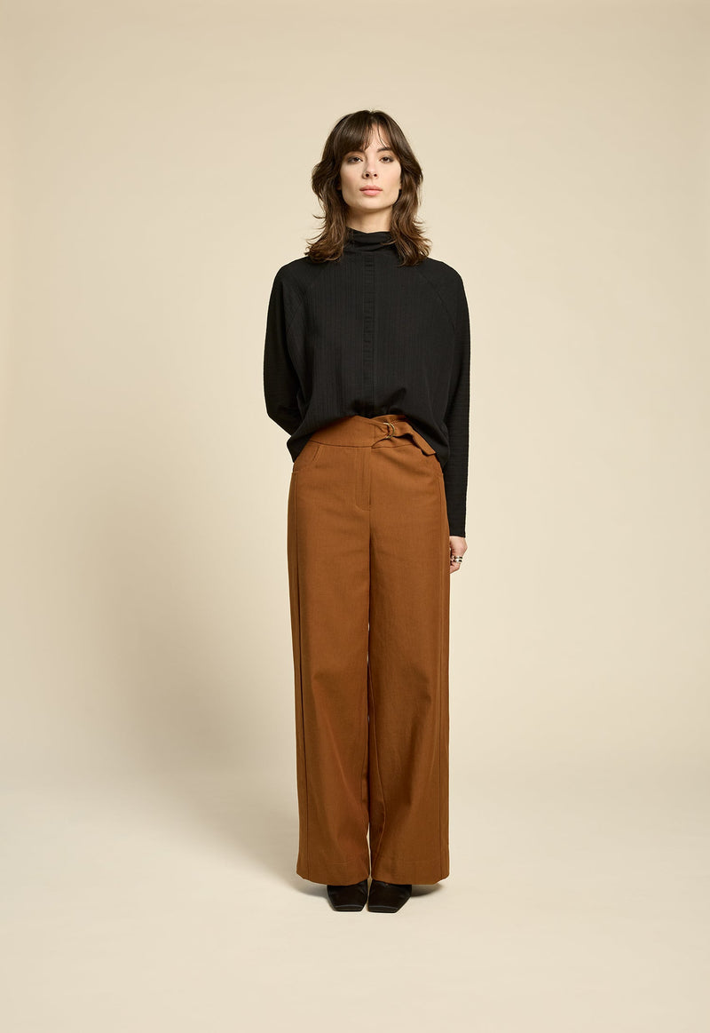 cokluch-haut-mancheslongues-souvenir-noir-pantalon-romeo-cognac-ah2526