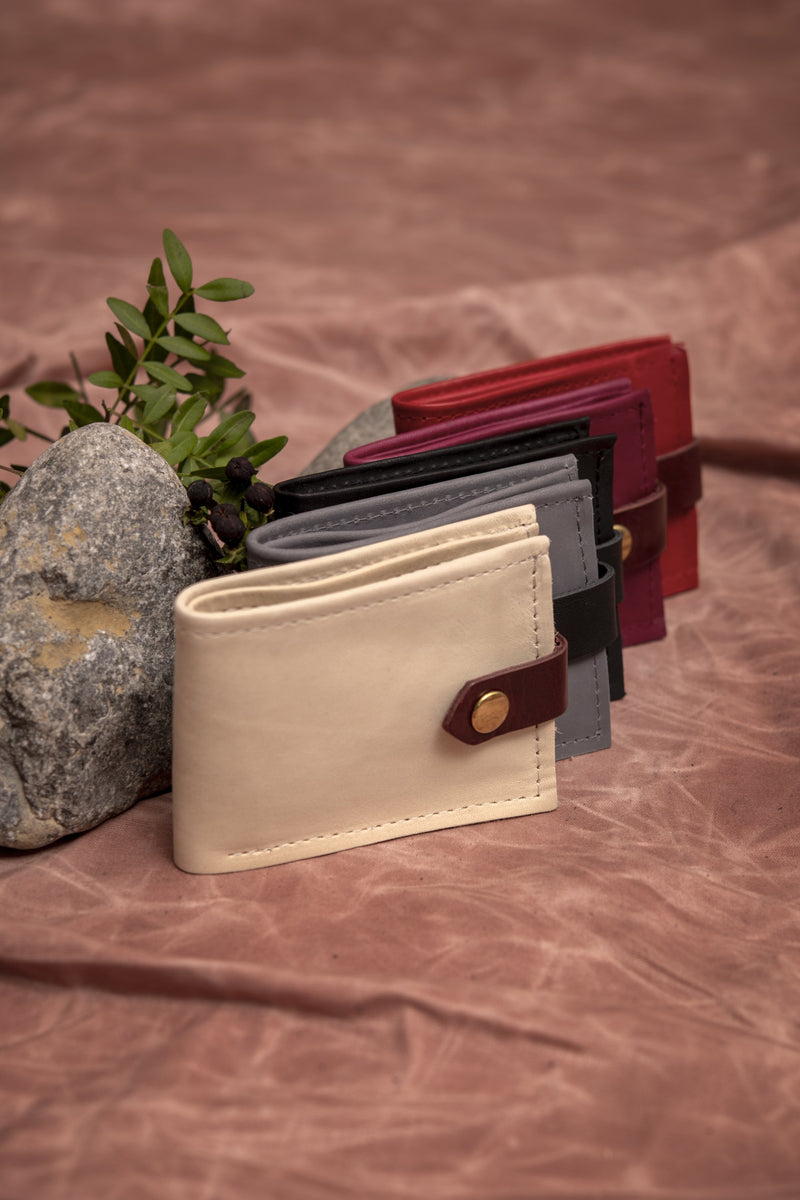Minimalist bifold leather wallet - St-Joseph