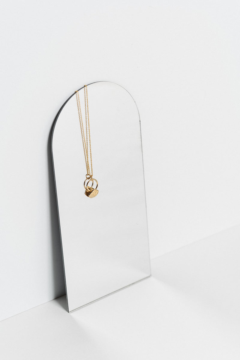 simple and elegant necklace gold