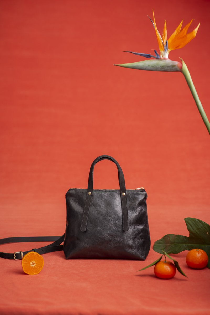 Leather handbag with crossbody strap - Clémentine