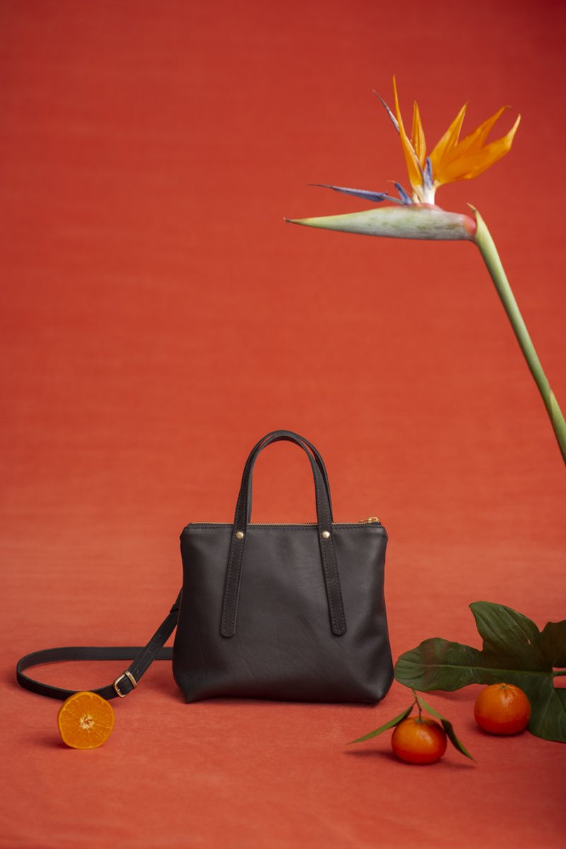 Leather handbag with crossbody strap - Clémentine