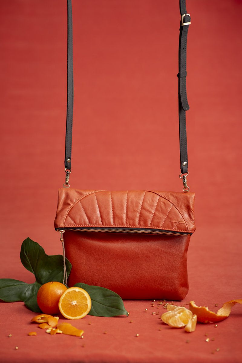 Leather clutch bag with crossbody strap - Orange