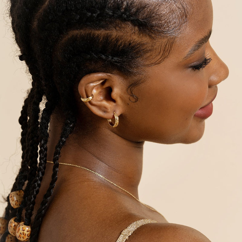Frida, anneaux d'oreilles texturées en argent ou or